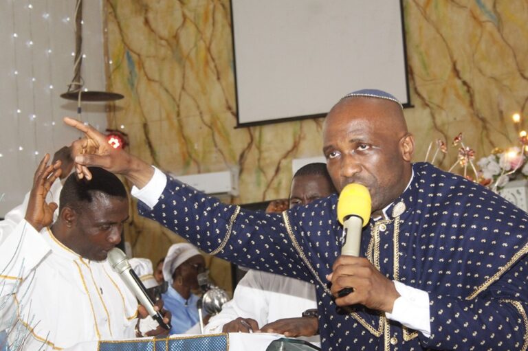 2023: ‘Tinubu won’t survive the heat, Atiku cannot win’ – Primate Ayodele reveals