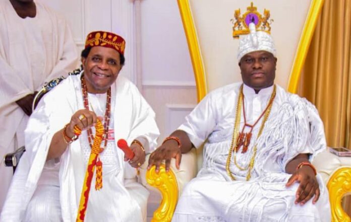 Jagunmolu of Ikaleland and Ojagbulegun from the source, Prince Dr. Gen. Olu Bajowa, OFR, during his special visit to the palace of ‘Arole Oodua’, the Ooni of Ife, His Imperial Majesty, Oba Adeyeye Eniitan Ogunwusi, Ojaja II.