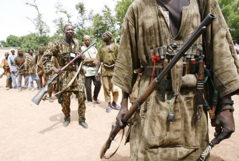 HUNTERS KILL SUSPECTED KIDNAPPERS RESCUE TWO