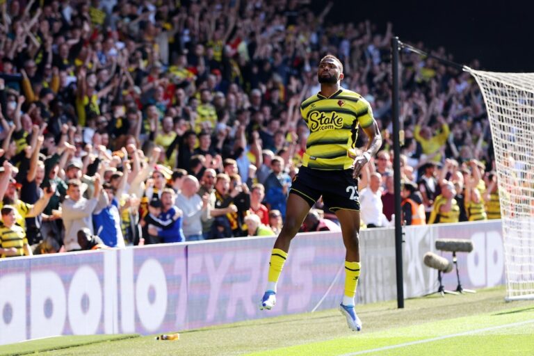 Emmanuel Dennis has completed the medical tests with Nottingham Forest.