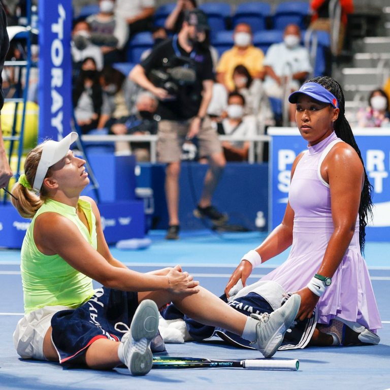 Osaka opens Tokyo defence with quick win