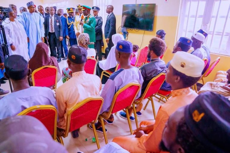 Buhari meet the liberated train passengers in Kaduna, lauds military