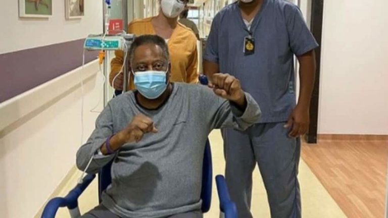 Football legend Pele hospitalised again