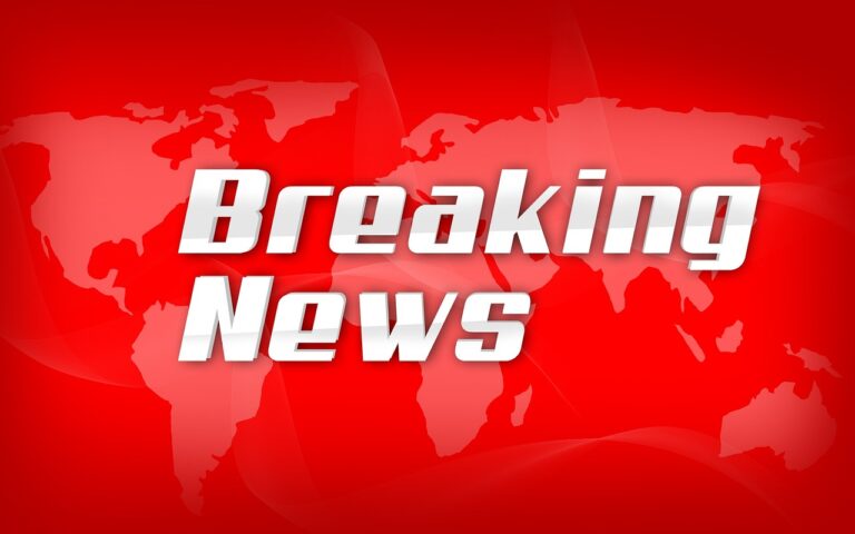 BREAKING: Mentally Unstable Man Allegedly Stabbing People In Lagos