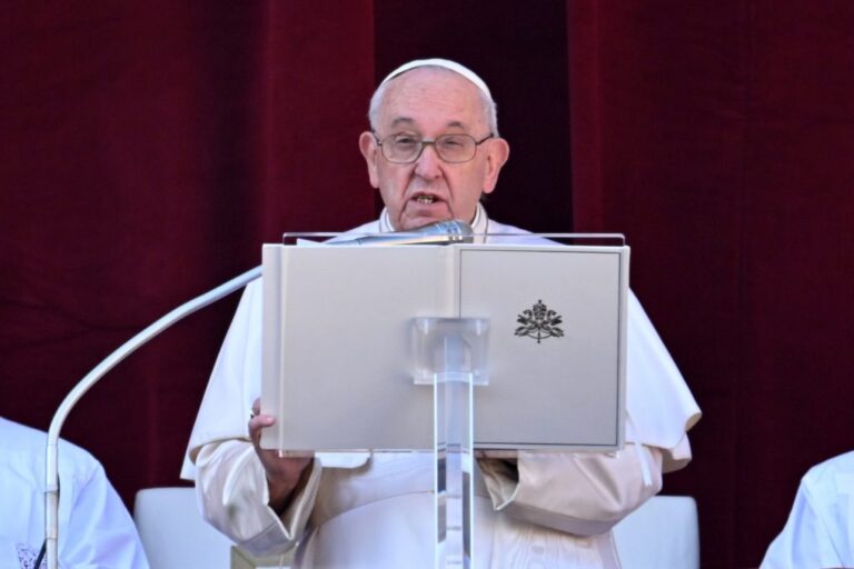 Asian tour: Pope seeks end to extremism