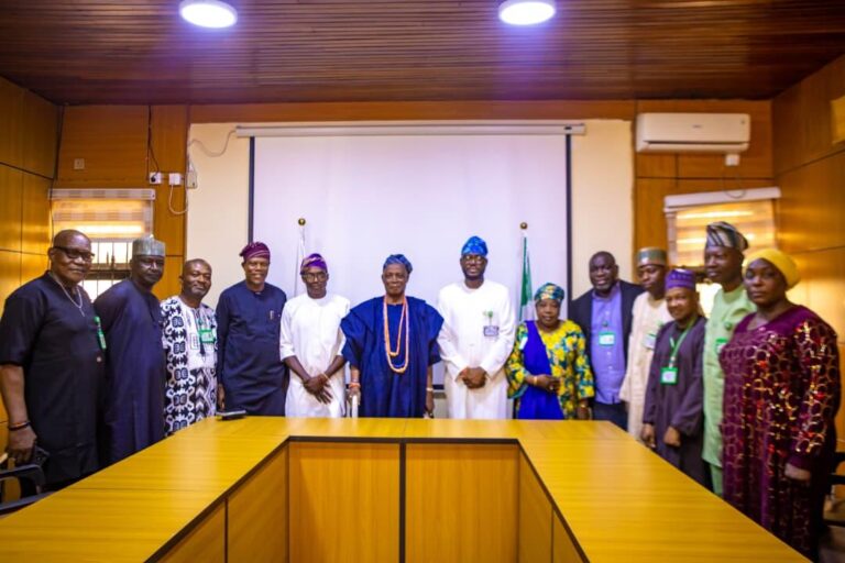 Olubadan, Oba Rashidi Oladoja Pays Visit To NIHOTOUR