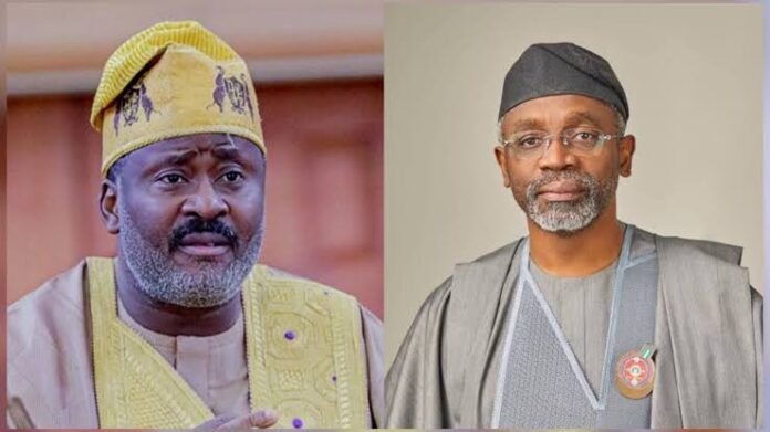 Desmond Elliot apologises to Gbajabiamila during a reconciliation meeting.