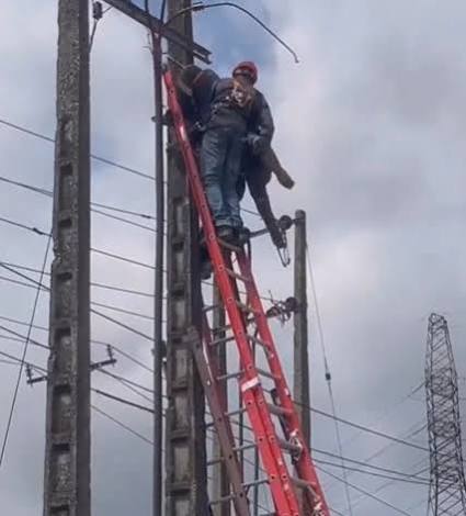 IKEDC Worker Rescued After Electric Shock IKEDC worker rescued after electric shock in Lagos