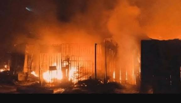 Lagos Fire Outbreaks in Ikorodu and Surulere Lagos fire outbreaks destroy shops and goods worth millions of naira in Ikorodu and Surulere.