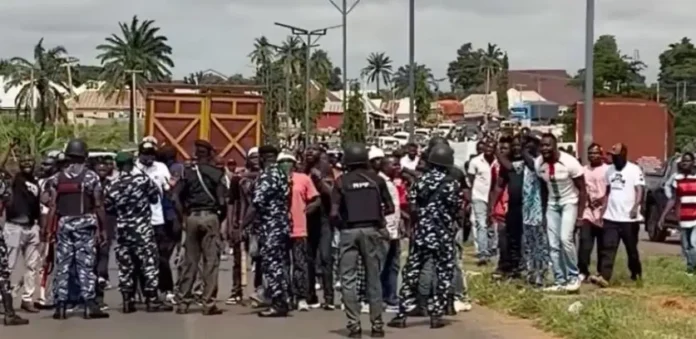 Peter Obi’s Convoy Blocked in Benue Peter Obi convoy reportedly blocked from entering Benue